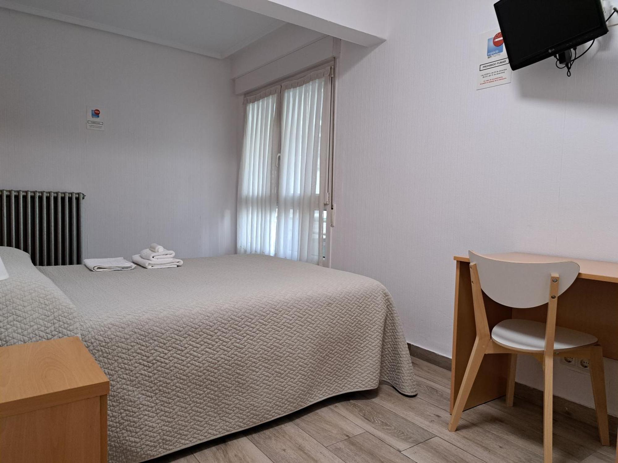 Pension Iruna Santurtzi ภายนอก รูปภาพ